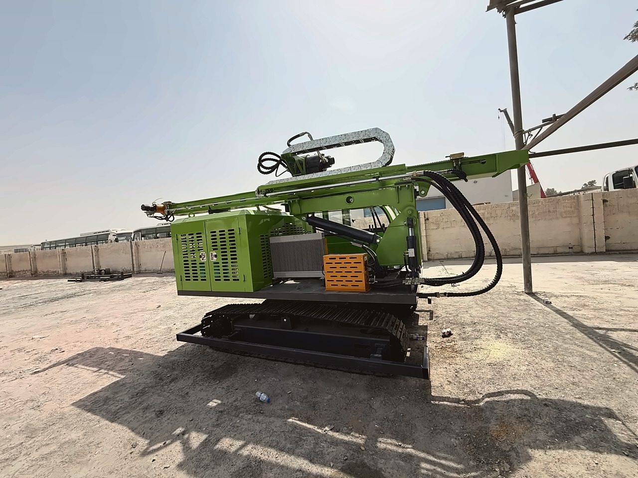 Crawler-mounted drilling rig, side view