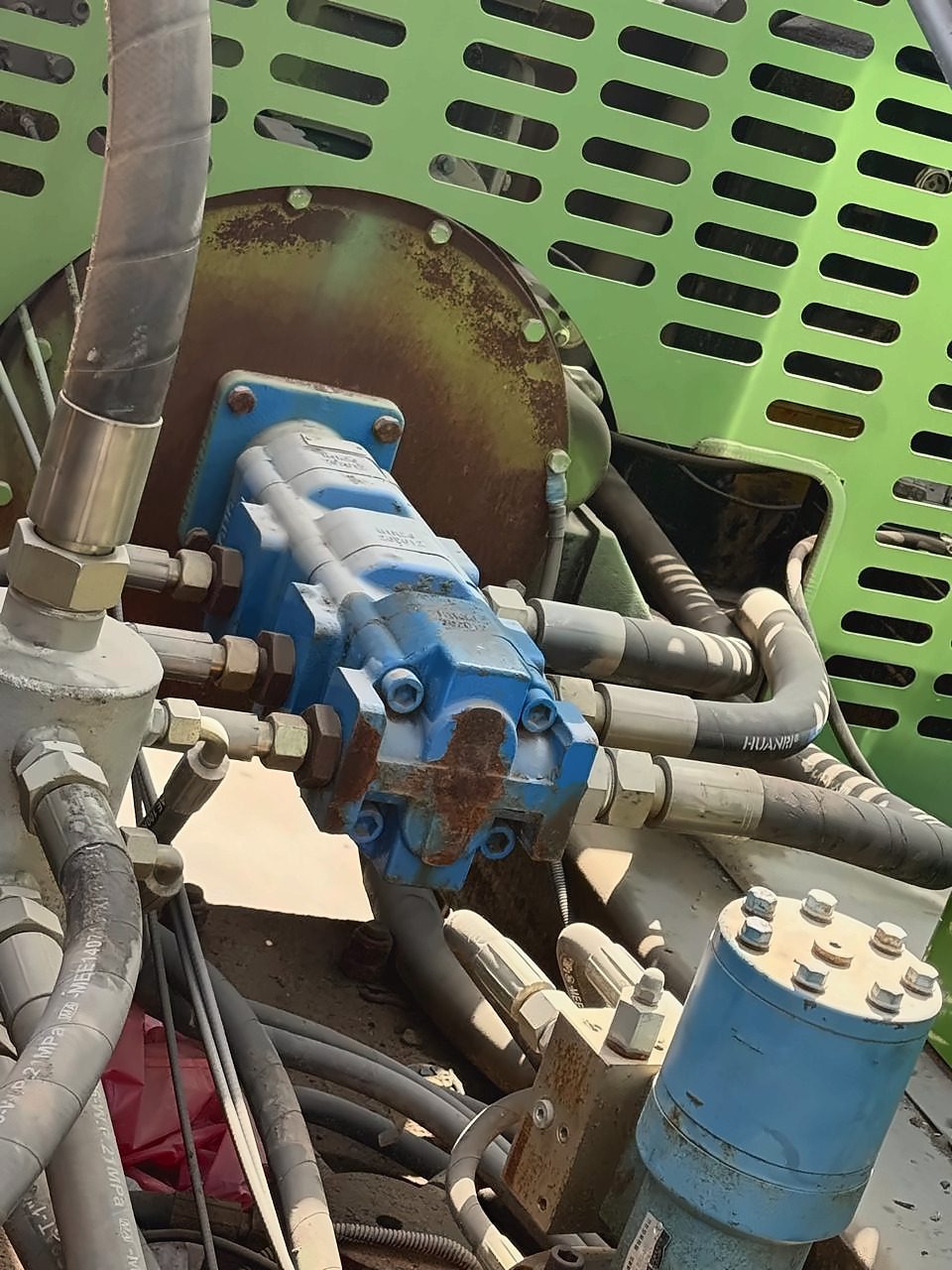 Hydraulic pump of a crawler-mounted drilling rig