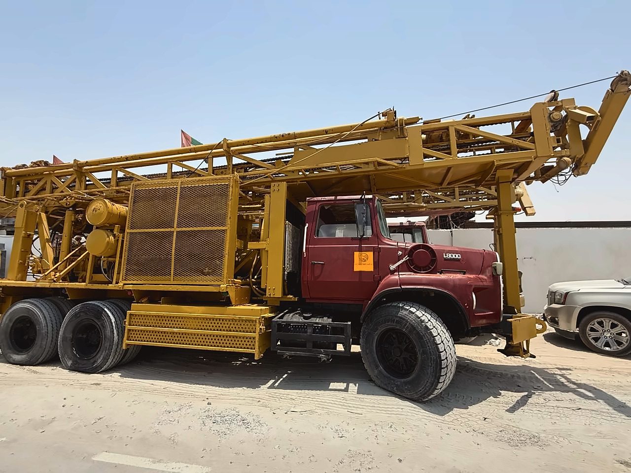 Drilling rig on a Ford L8000 truck, front three-quarter view