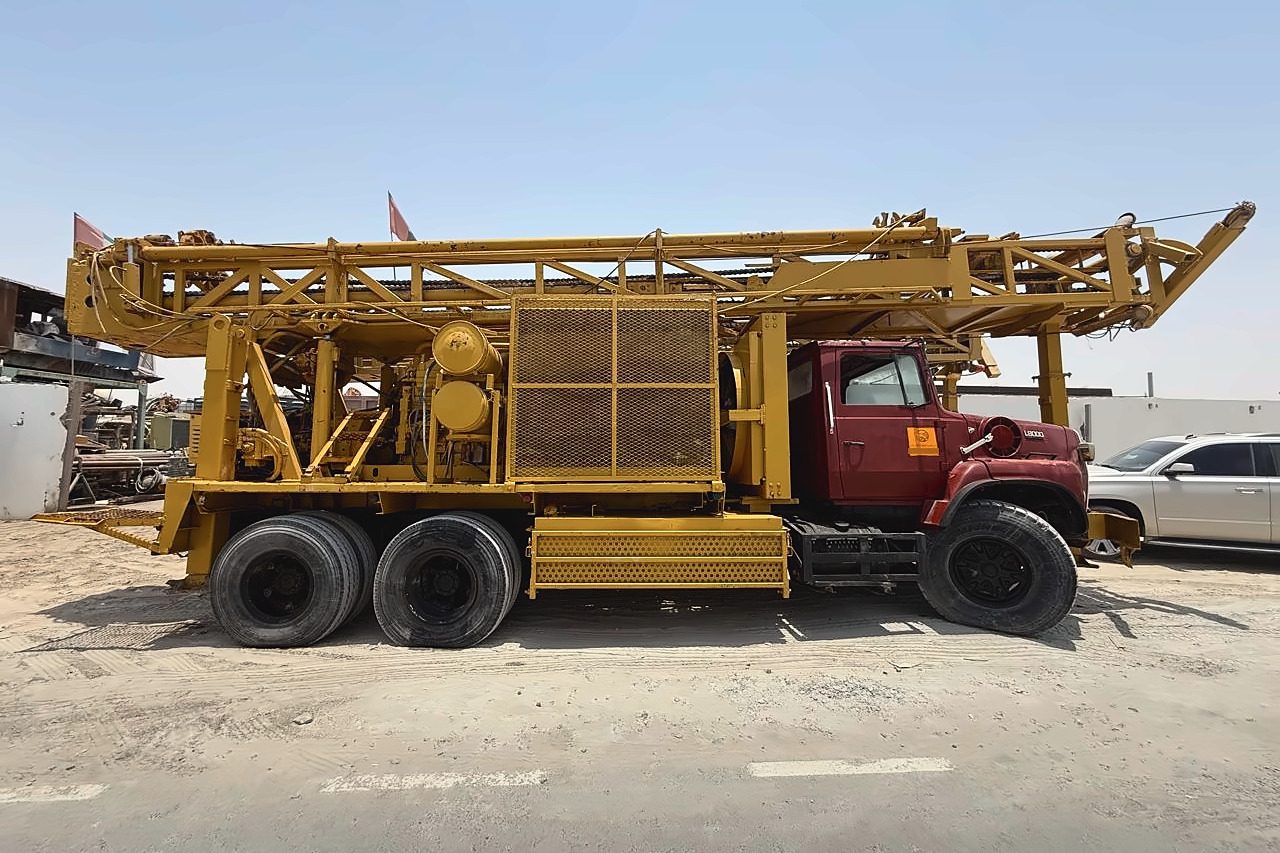 Drilling rig mounted on a Ford L8000 truck, side view